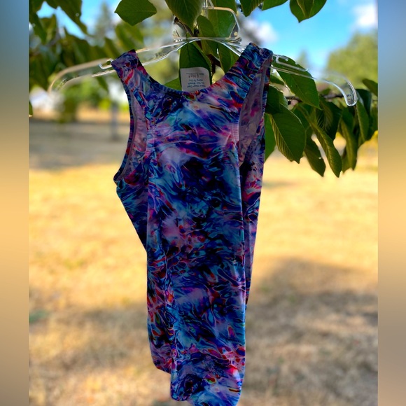Colorful leotard Adult Medium, excellent condition. Motion Sports Brand - Picture 3 of 4